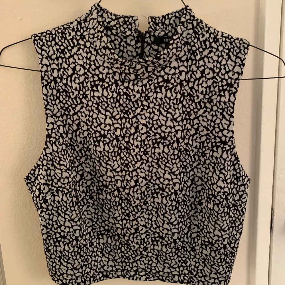 Black and White Sleeveless Crop Top